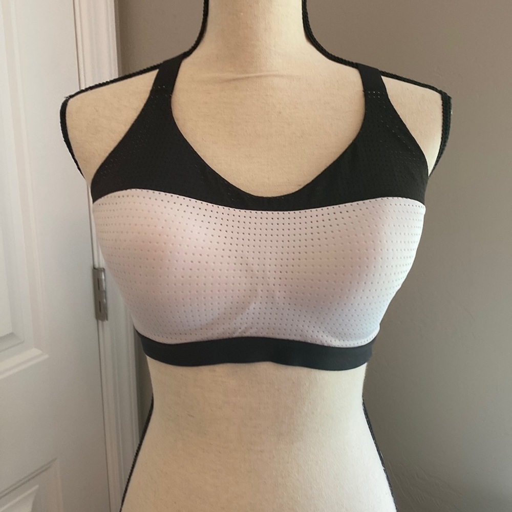 Victoria Sport lightweight sports bra